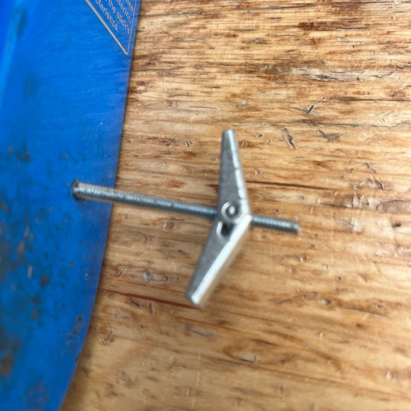 Super fun, athletic wear hooks with a field hockey stick - Picture 4 of 7